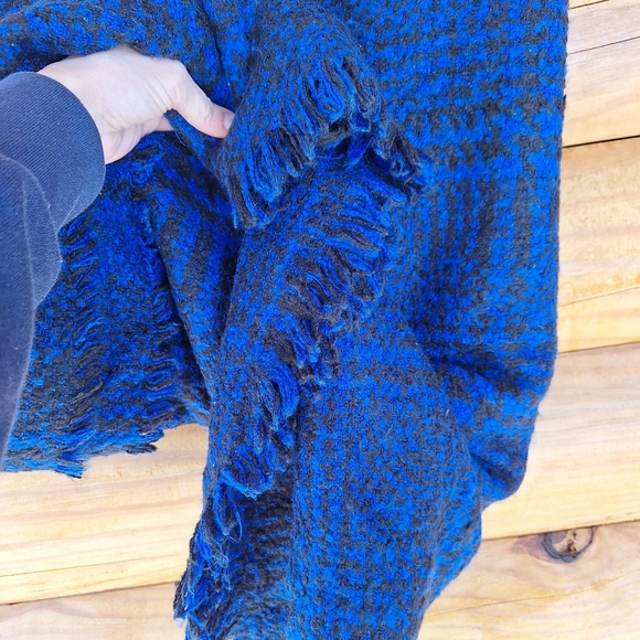 Fringed Shaw Scarf - Picture 10 of 12